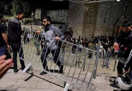 تجدد المواجهات بالقدس واعتقالات عديدة